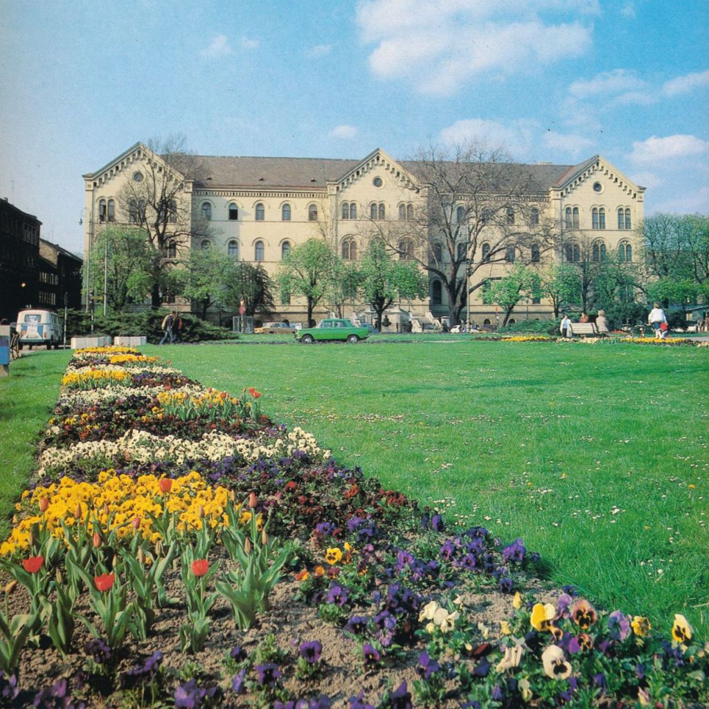 Trg Maršala Tita (današnji Trg Republike Hrvatske), oko 1975. godine